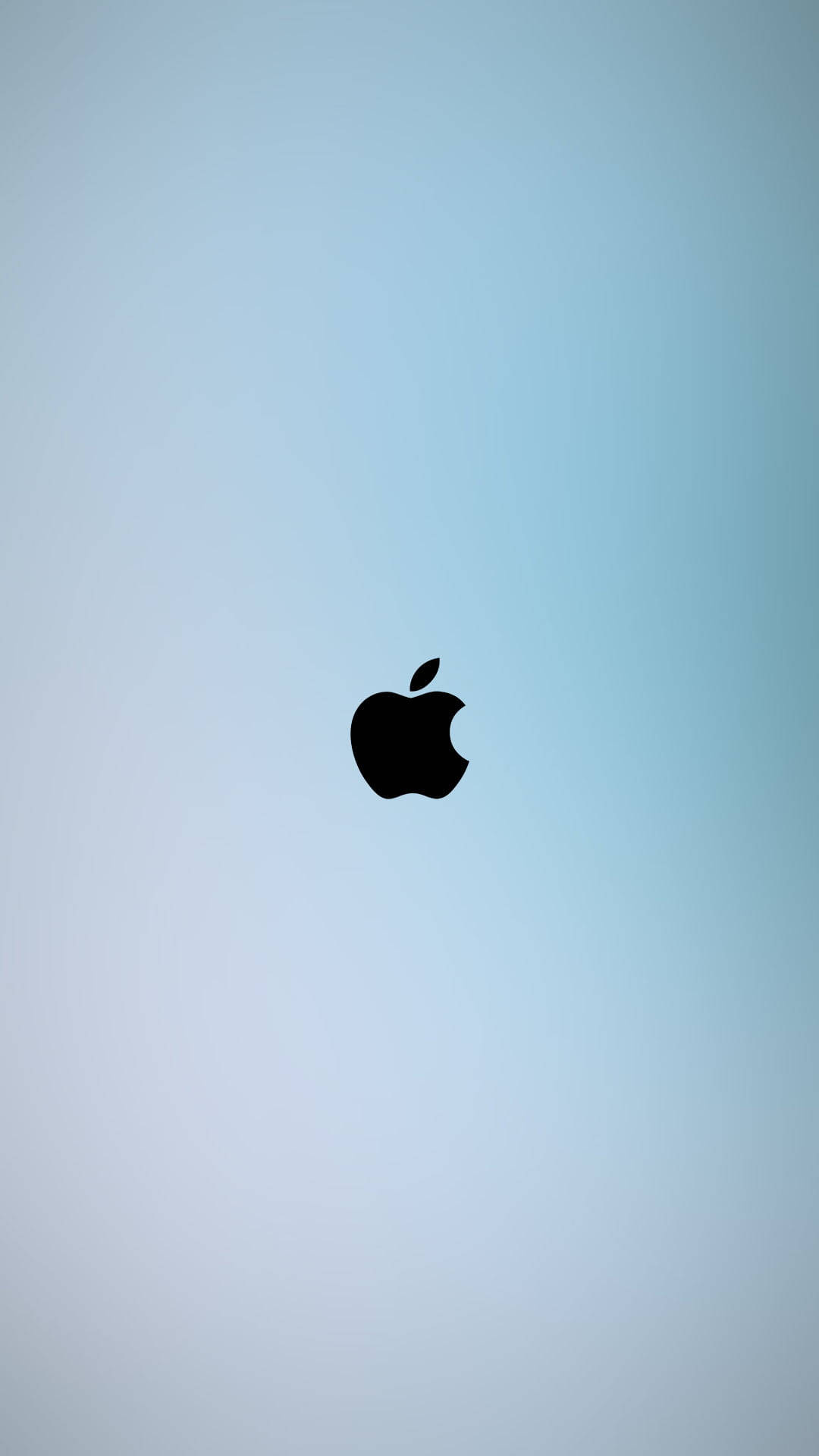 藍色 桌布 壁紙 — 一個極簡的黑色Apple標誌居中在柔和的漸變藍色背景上。