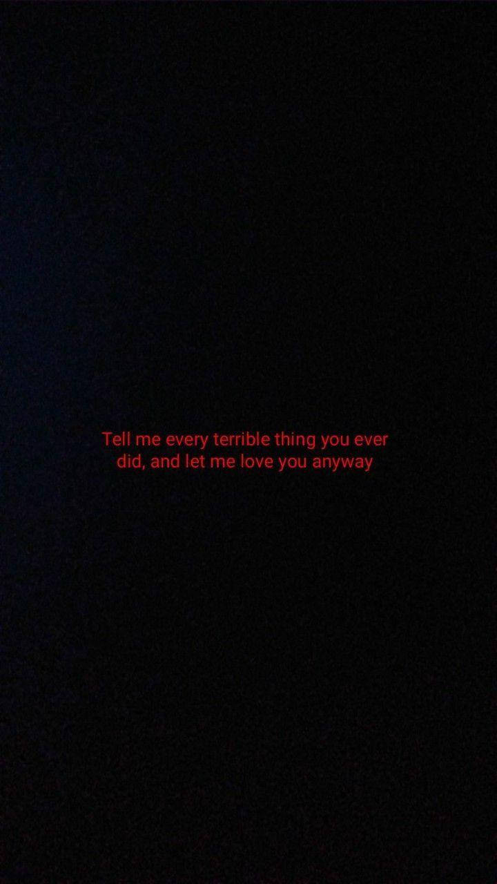 Dark Grunge Aesthetic 桌布 壁紙 — 一個極簡的黑色背景，帶有發光的紅色文字，寫著「告訴我你做過的所有可怕事情，讓我無論如何都愛你」。