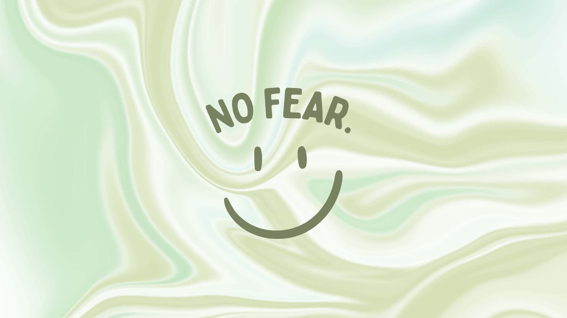笑臉 桌布 壁紙 — 一個極簡笑臉，帶有「NO FEAR」文字，漂浮在柔和的漩渦薄荷綠和白色抽象背景上。