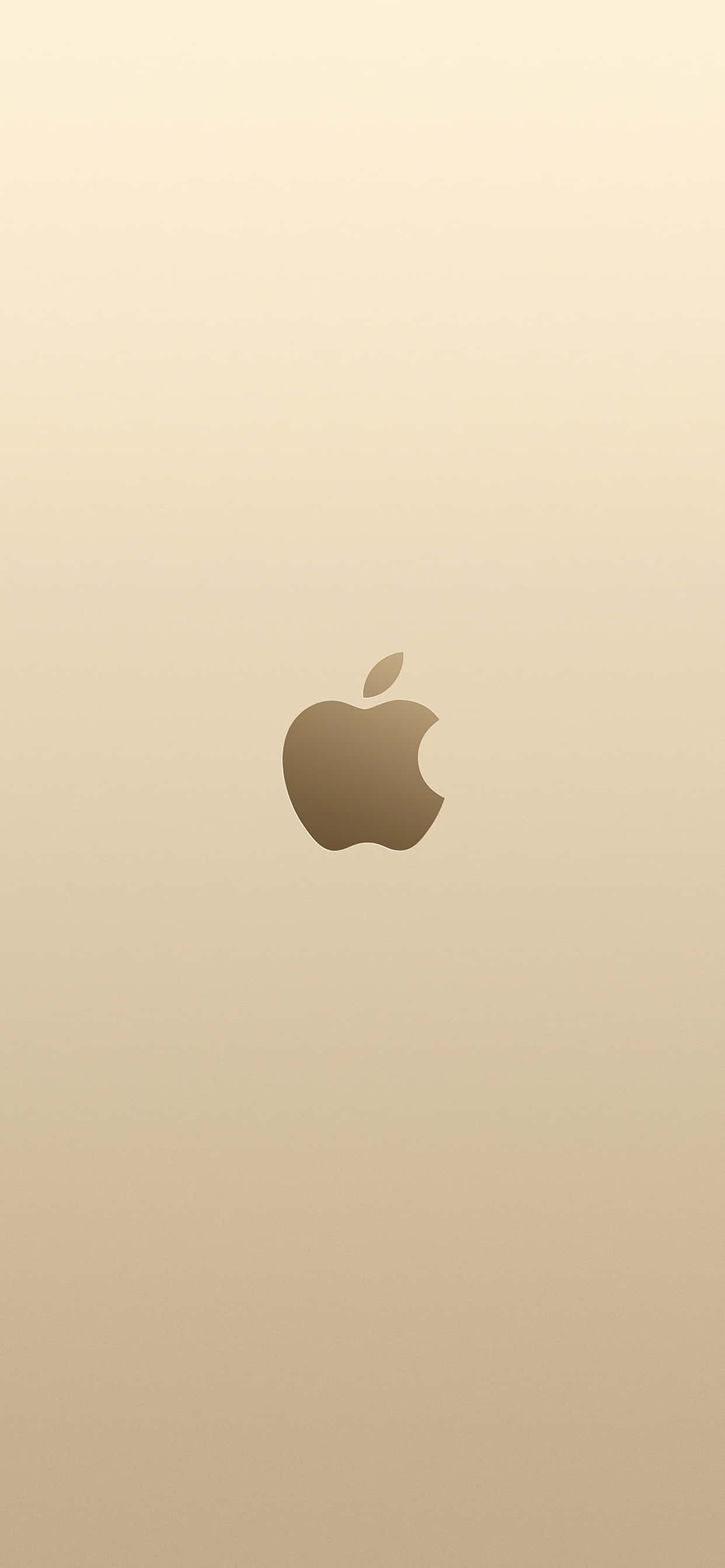 標誌 桌布 壁紙 — 一個極簡金色 Apple 標誌居中於柔和漸變米色背景上。