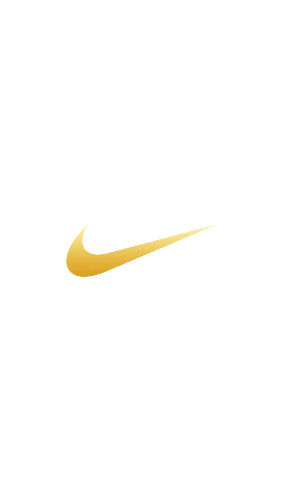 Nike iPhone 桌布 壁紙 — 一個極簡金色Nike勾號標誌，居中於純白背景上，帶有柔和漸變陰影。