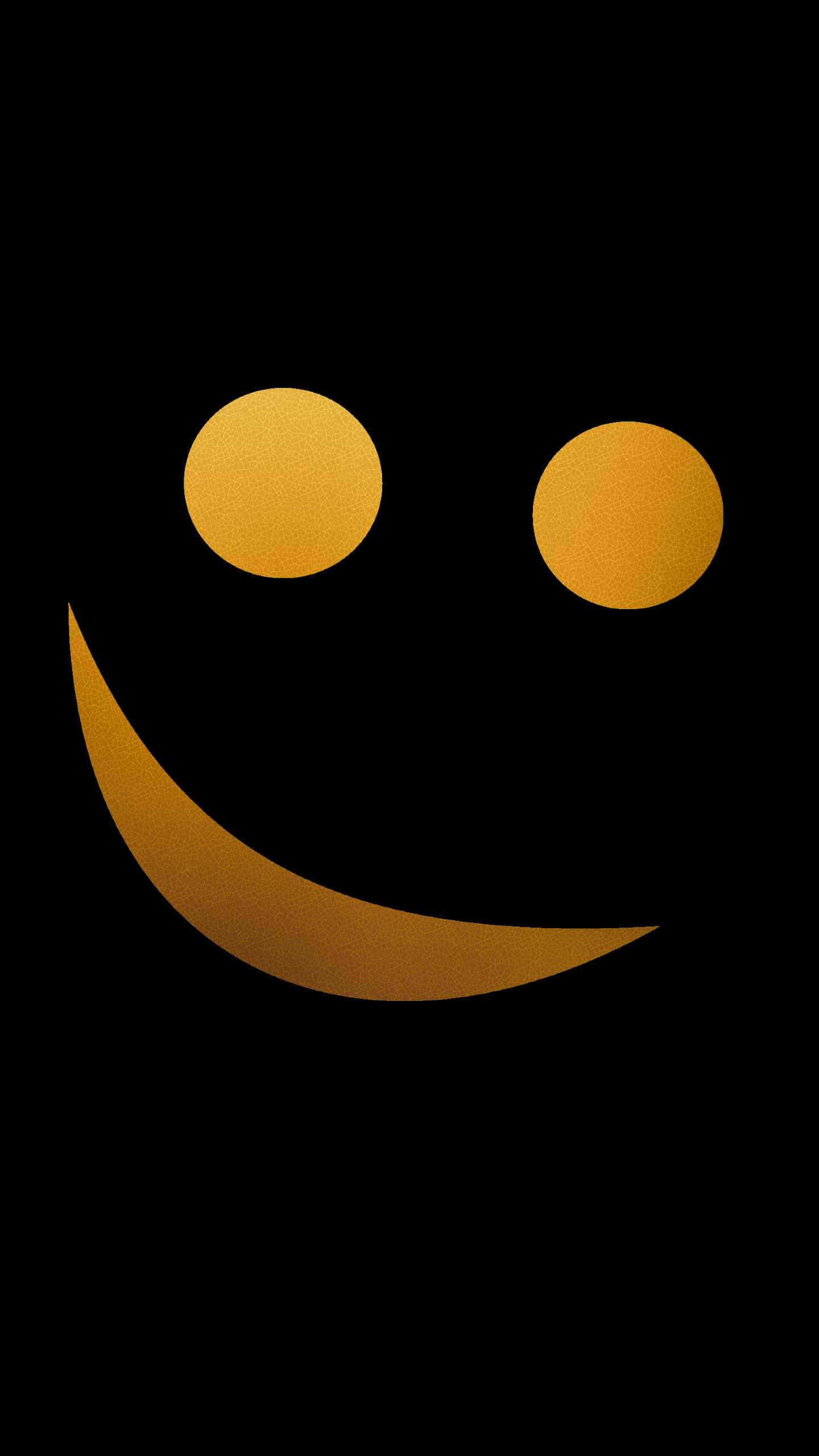 Emoticon 桌布 壁紙 — 一個極簡金色笑臉，有兩點作為眼睛和彎曲的嘴巴，背景為純黑色。