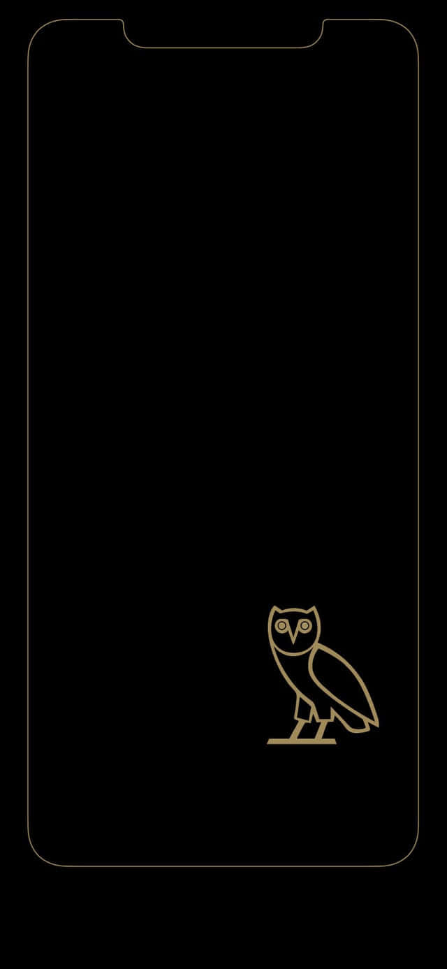 Drake Ovo Owl iPhone 桌布 壁紙 — 一個極簡金色輪廓的貓頭鷹棲息在黑色智慧型手機螢幕底部，頂部有瀏海。
