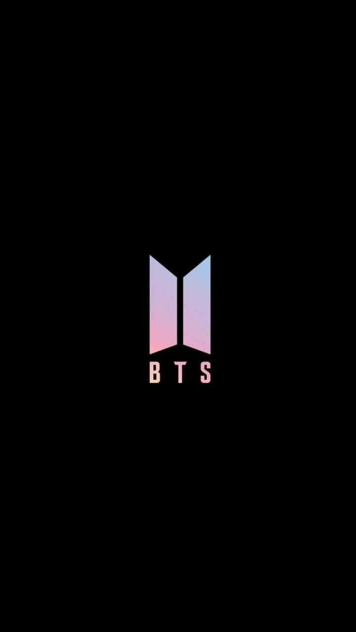 Bangtan Sonyeondan 桌布 壁紙 — 一個極簡風格的BTS標誌，帶有粉紅和藍色漸層，居中於純黑背景上。