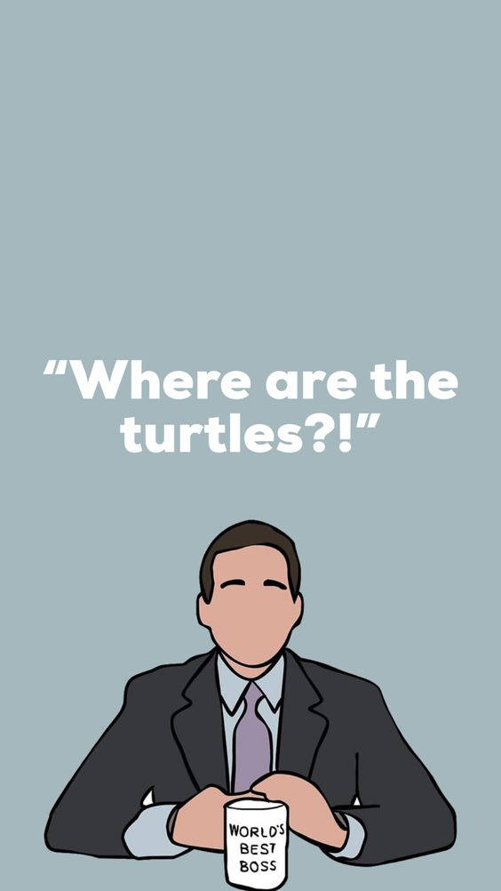 Michael Scott 桌布 壁紙 — 一個極簡風格的卡通西裝男拿著一個標有「世界最佳老闆」的杯子，背景為純藍色，並有文字「烏龜在哪裡？！