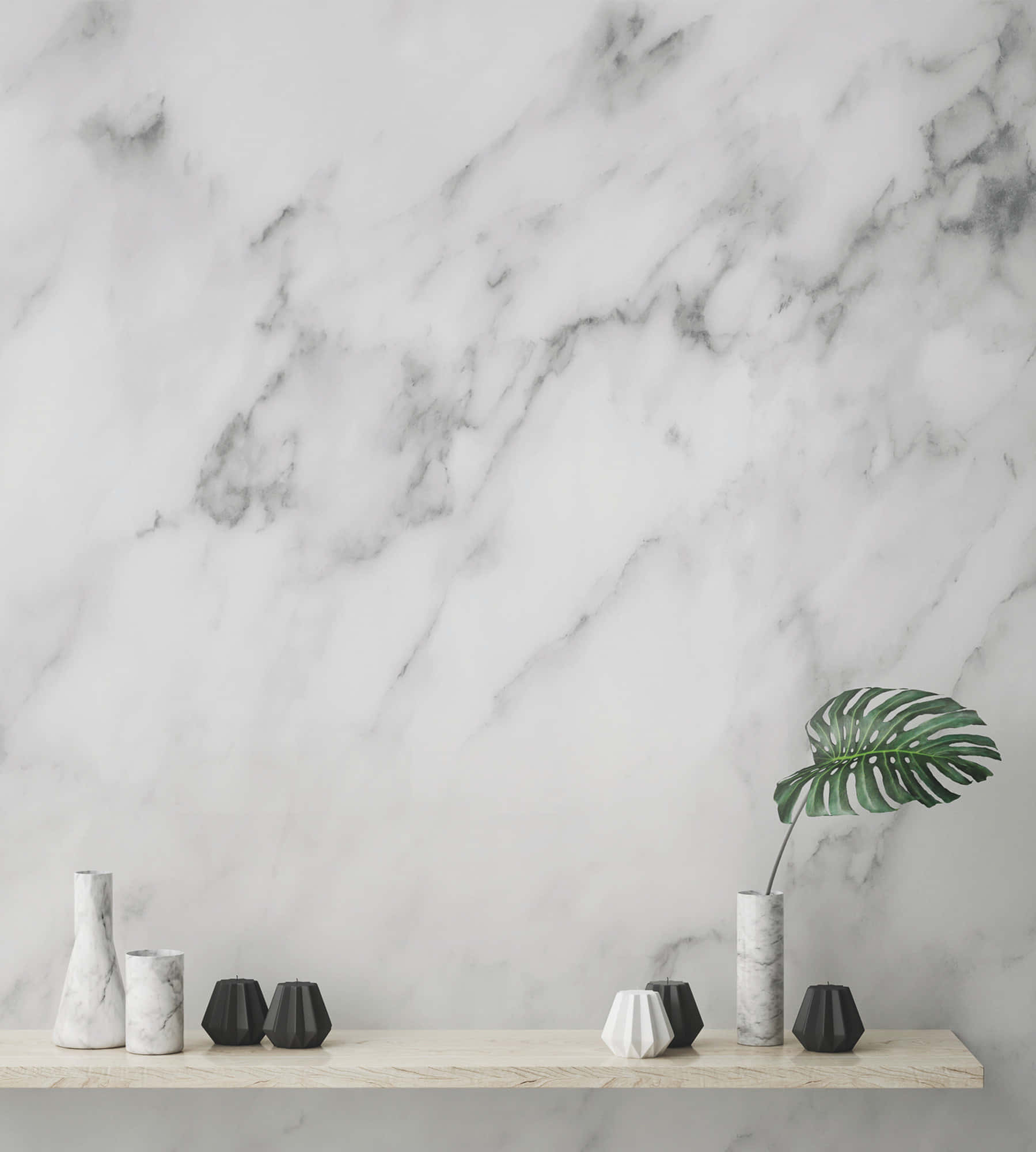 Grey Marble 桌布 壁紙 — 一個極簡風格的架子，上面有幾何花瓶和龜背竹葉，背景是白色大理石牆。