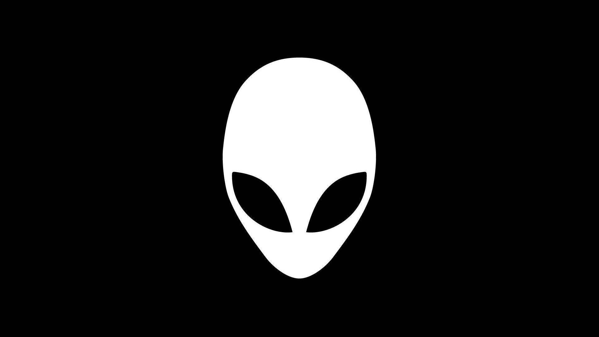 white alienware 桌布 壁紙 — 一個極簡風格的白色外星人頭部剪影，帶有大黑眼睛，居中在純黑色背景上。