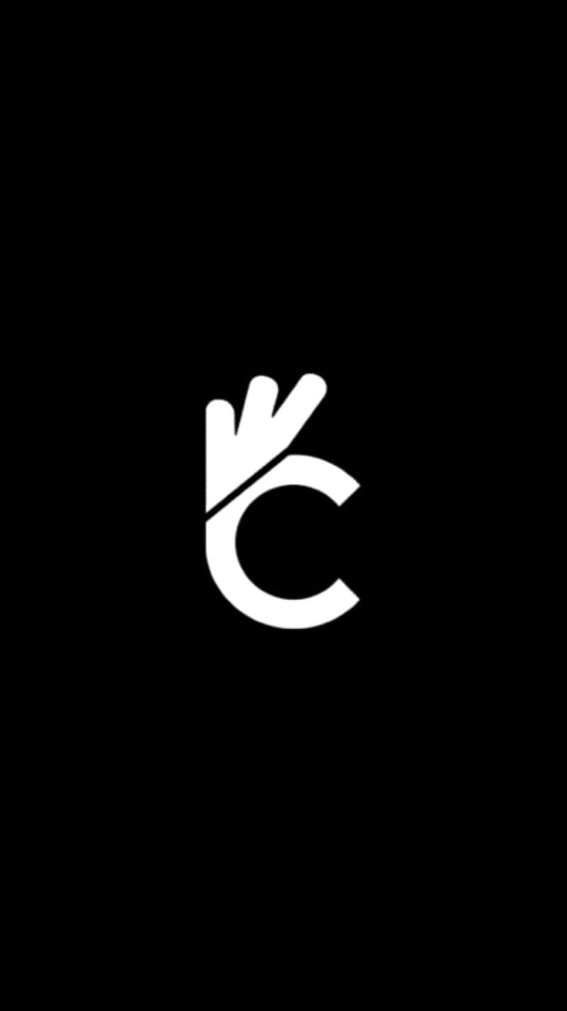 標誌 桌布 壁紙 — 一個極簡風格的白色手勢標誌，形狀像 'C'，位於純黑色背景上。