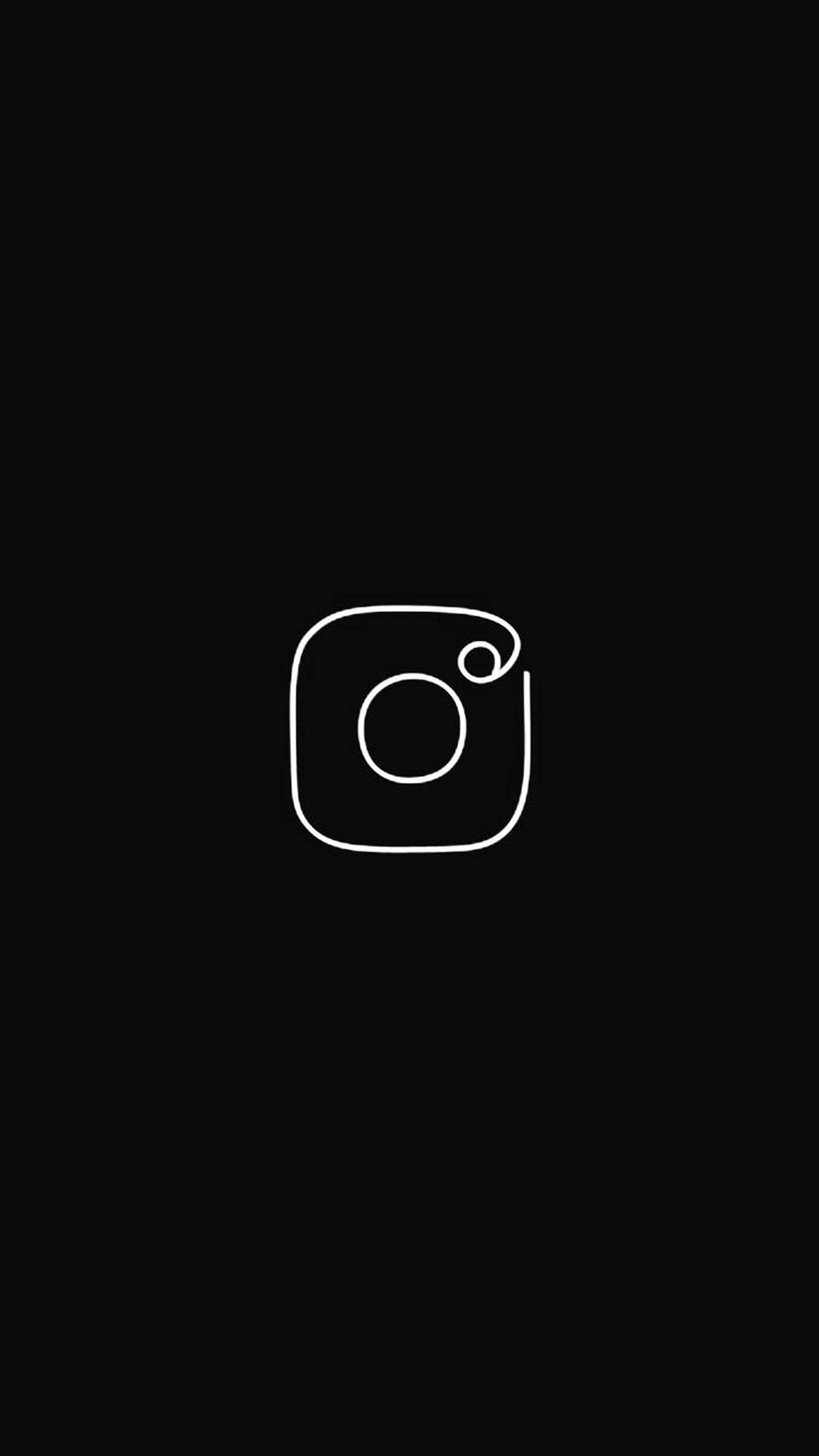 Instagram 桌布 壁紙 — 一個極簡風格的白色線條繪畫，Instagram 標誌居中於純黑色背景上。