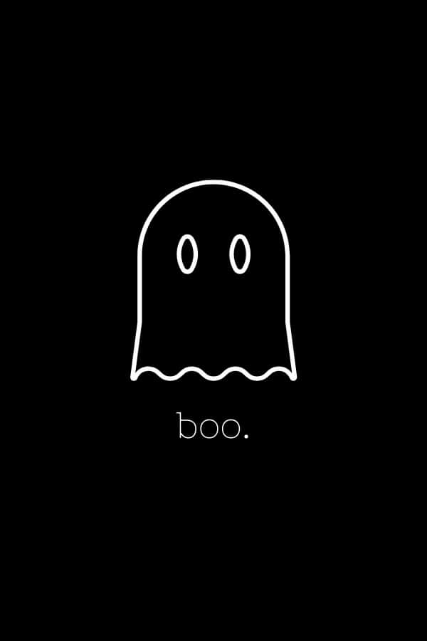 iPhone Cute Halloween 桌布 壁紙 — 一個極簡風格的白色線條鬼魂圖案，有兩隻眼睛和波浪形底部，位於純黑色背景上，下方有「boo」字樣。