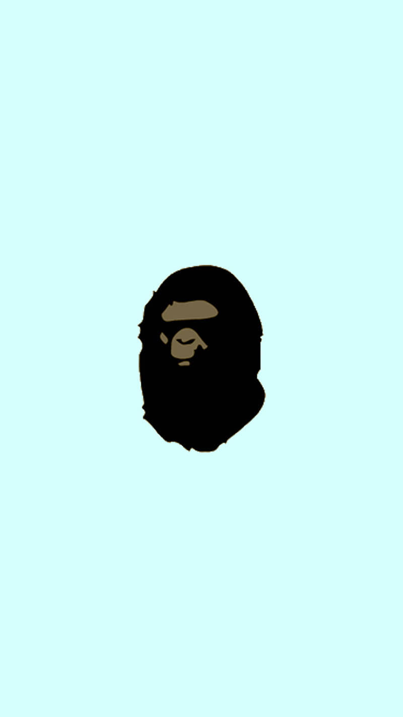 bape logo 桌布 壁紙 — 一個極簡風格的黑色猿頭標誌，居中放置在柔和的粉藍色背景上。
