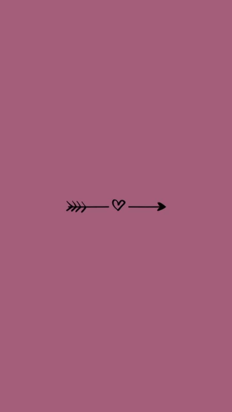 girly pink aesthetic 桌布 壁紙 — 一個極簡風格的黑色箭頭，中心有一個心形，位於純色紫紅色背景中央。