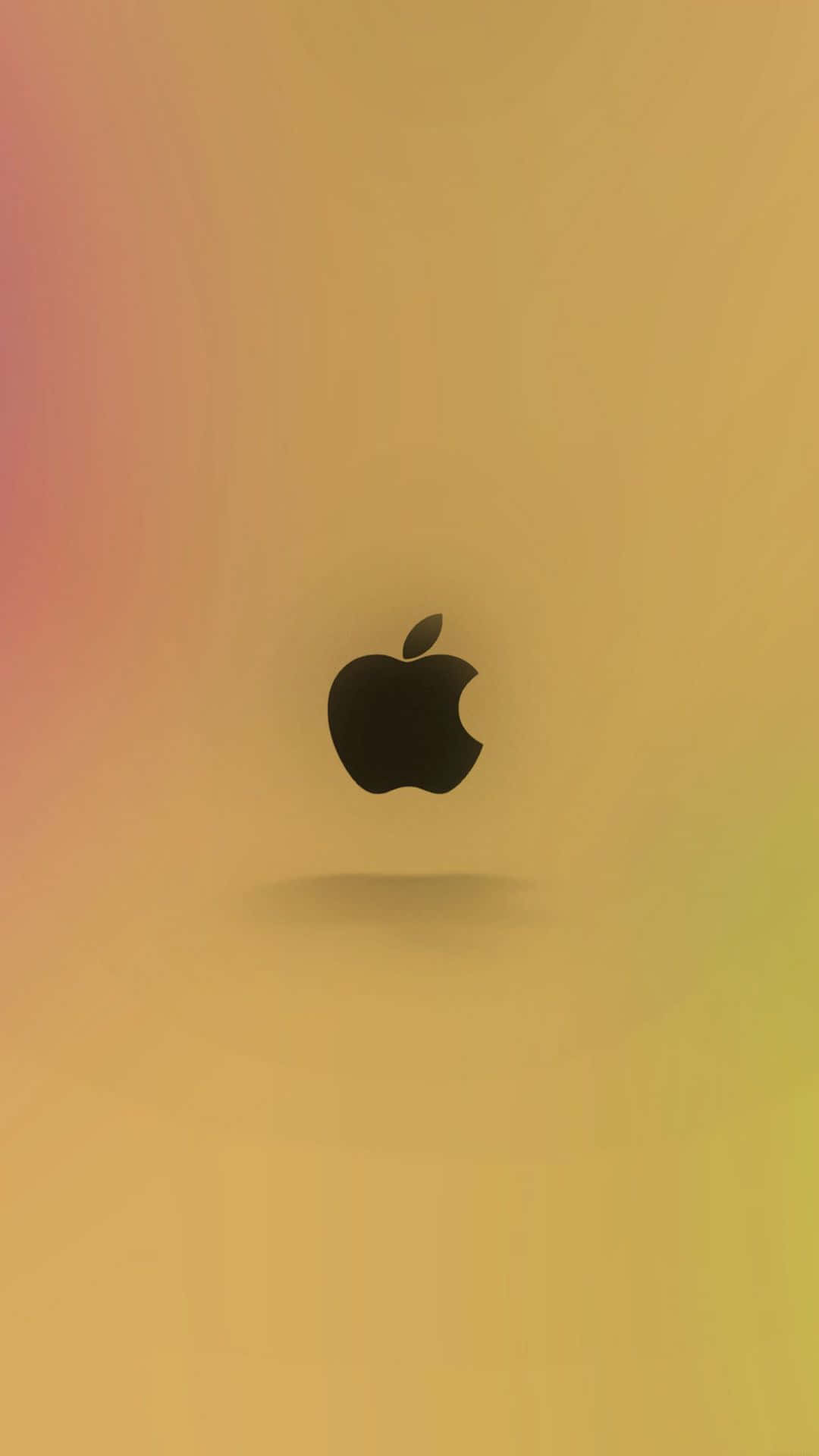蘋果 桌布 壁紙 — 一個極簡黑色Apple標誌，置於柔和暖色蜜桃黃與金色漸變背景中央。