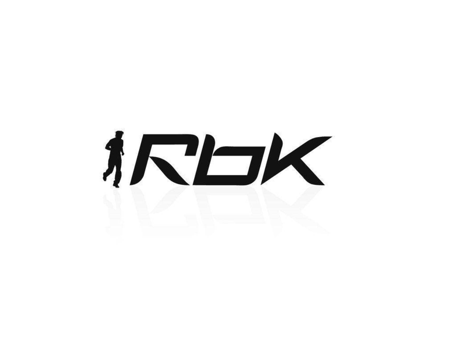 Reebok 桌布 壁紙 — 一個極簡黑色標誌，將跑步剪影融入粗體字母ROK中，並在白色背景上帶有微妙的倒影。