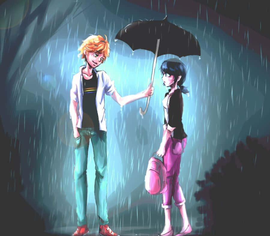 Marinette 桌布 壁紙 — 一個橙髮年輕男子在昏暗的場景中，向一個穿粉紅色褲的女孩遞出雨傘，周圍正下著雨。