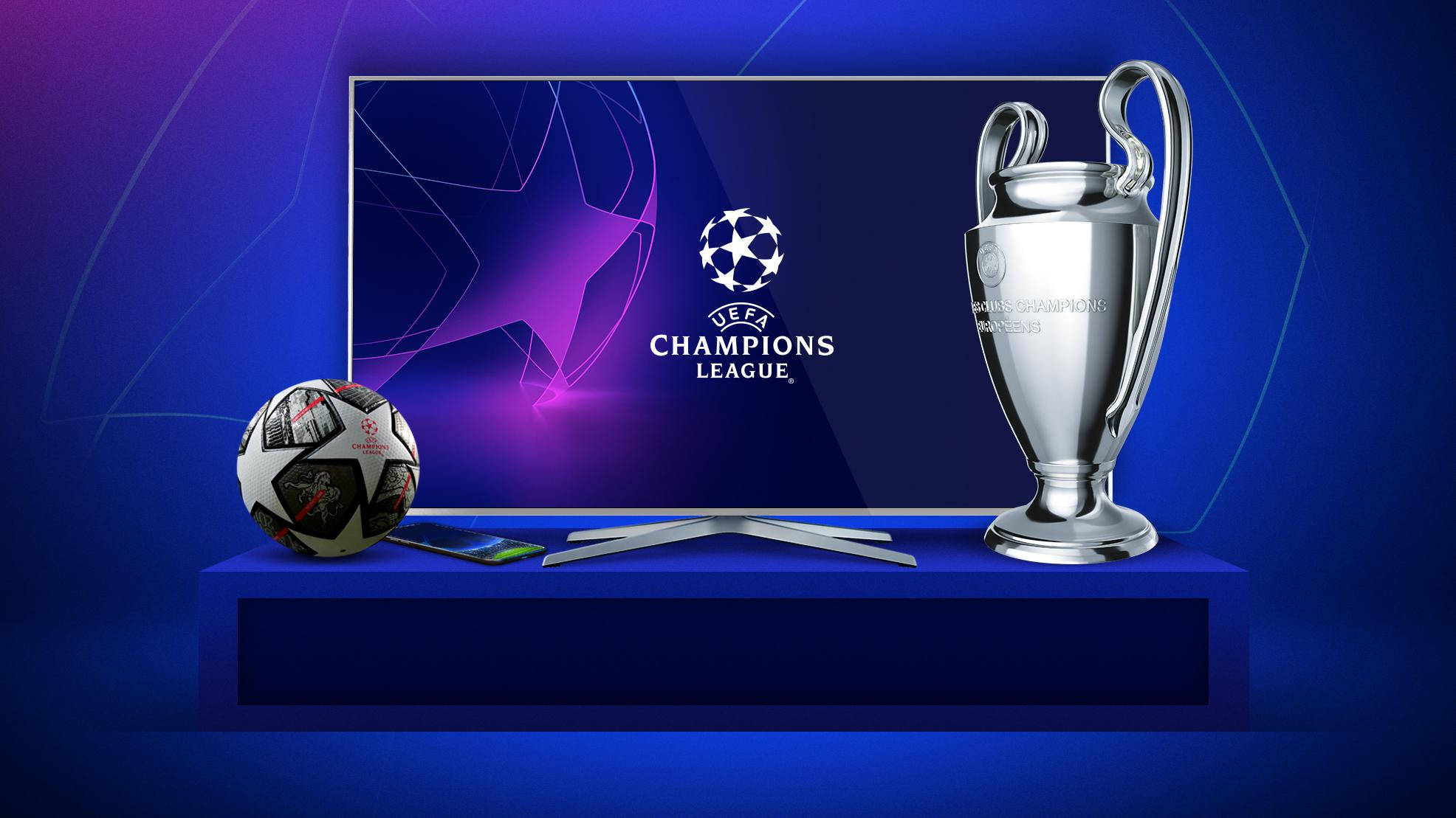 Uefa 桌布 壁紙 — 一個歐冠獎盃在藍色底座上閃耀，旁邊有一個足球和智慧型手機，背景是發光的螢幕。