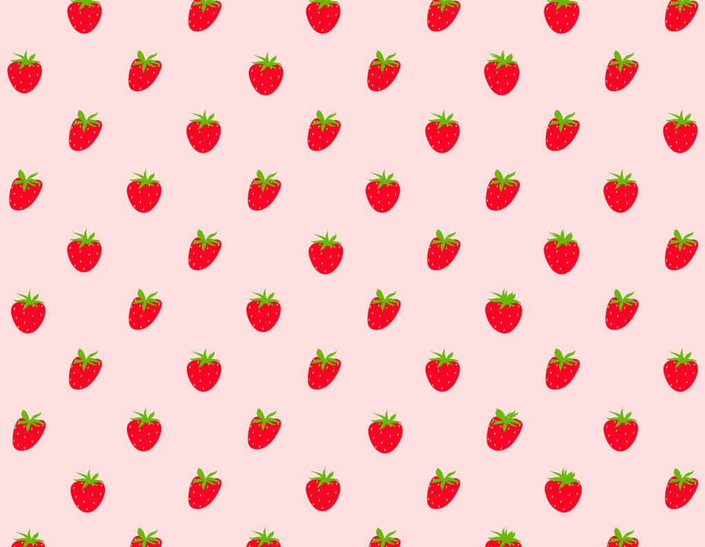 Strawberries 桌布 壁紙 — 一個歡快的圖案，鮮紅色草莓配綠葉散落在柔和的粉紅色背景上。