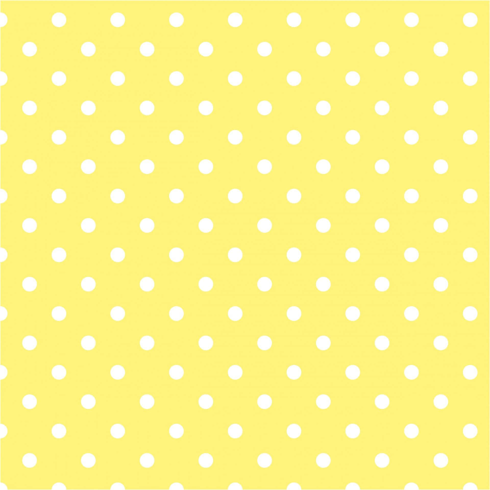 Yellow Polka Dot 桌布 壁紙 — 一個歡快的黃色背景，均勻分佈著白色圓點，營造出俏皮明亮的圖案。