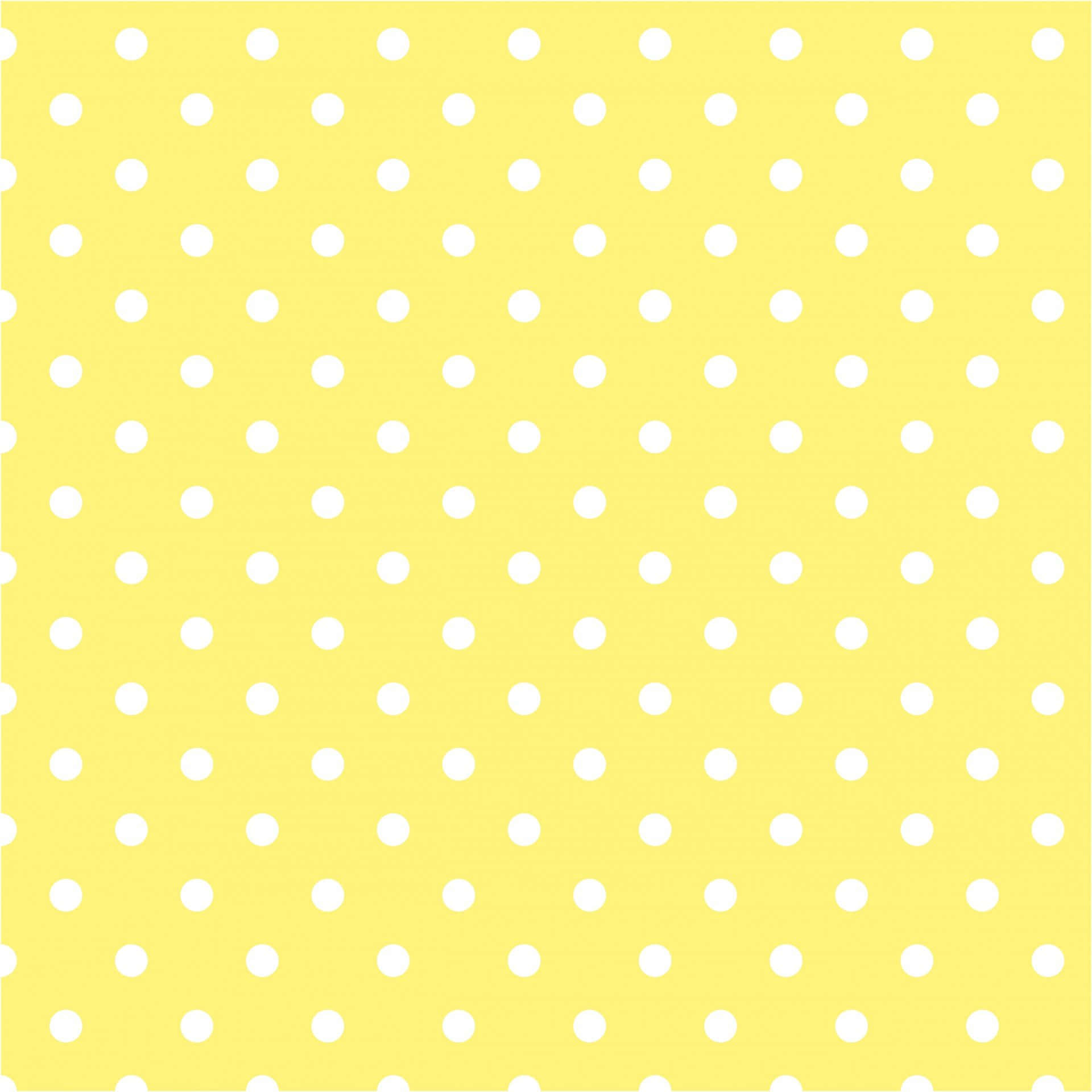 Yellow Polka Dot 桌布 壁紙 — 一個歡快的黃色背景，點綴著均勻分佈的白色圓點，營造出俏皮明亮的圖案。