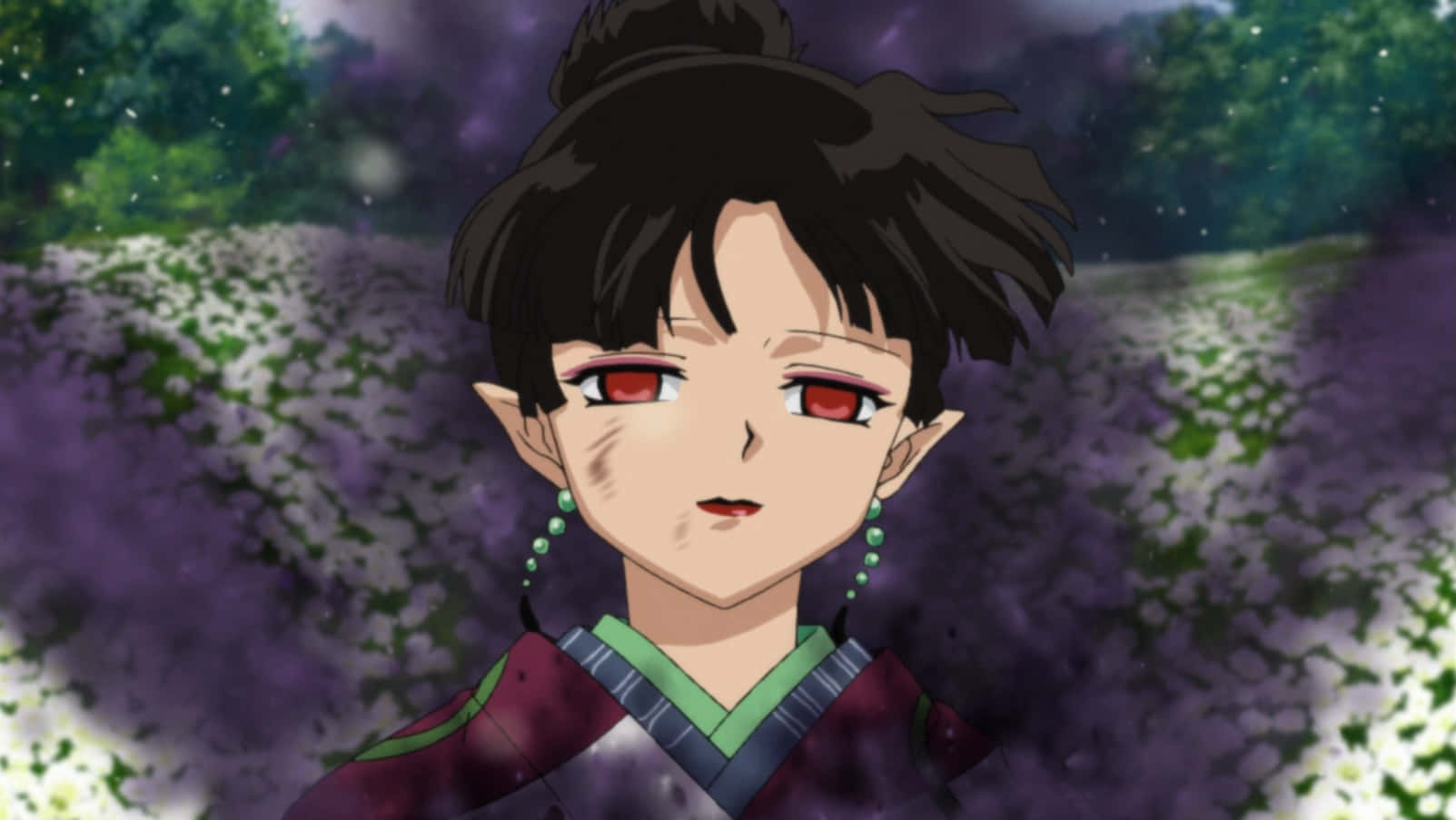 Inuyasha Kagura 桌布 壁紙 — 一個決心堅定的動漫女孩，紅眼睛、黑頭髮，站在星空下神秘紫色和綠色的森林中。