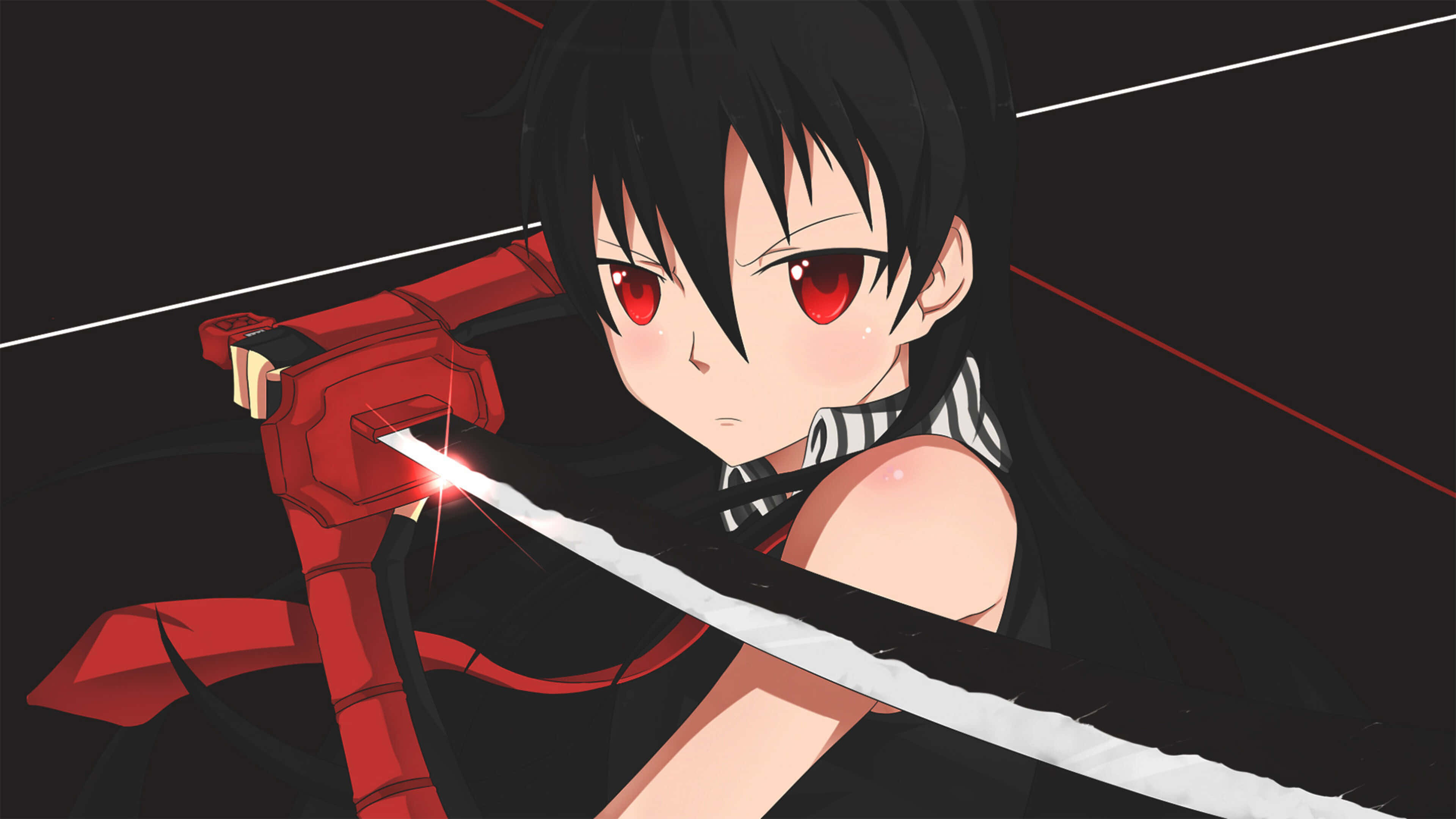 Akame Ga Kill 4K 桌布 壁紙 — 一個決心堅定的動漫女孩，紅眼睛黑頭髮，在黑暗背景下揮舞著一把發光的紅色劍。