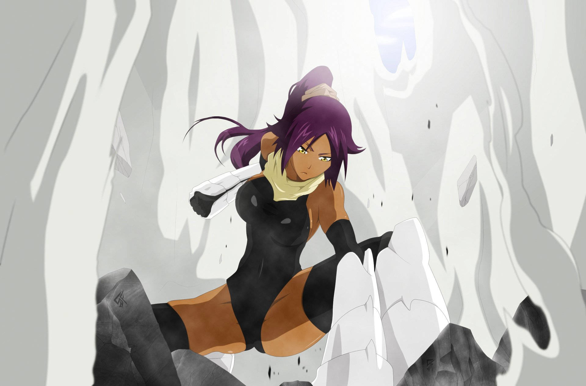 Yoruichi 桌布 壁紙 — 一個決心堅定的動漫女孩，紫色頭髮和黑色服裝，蹲在雪洞中破碎的冰塊之間。
