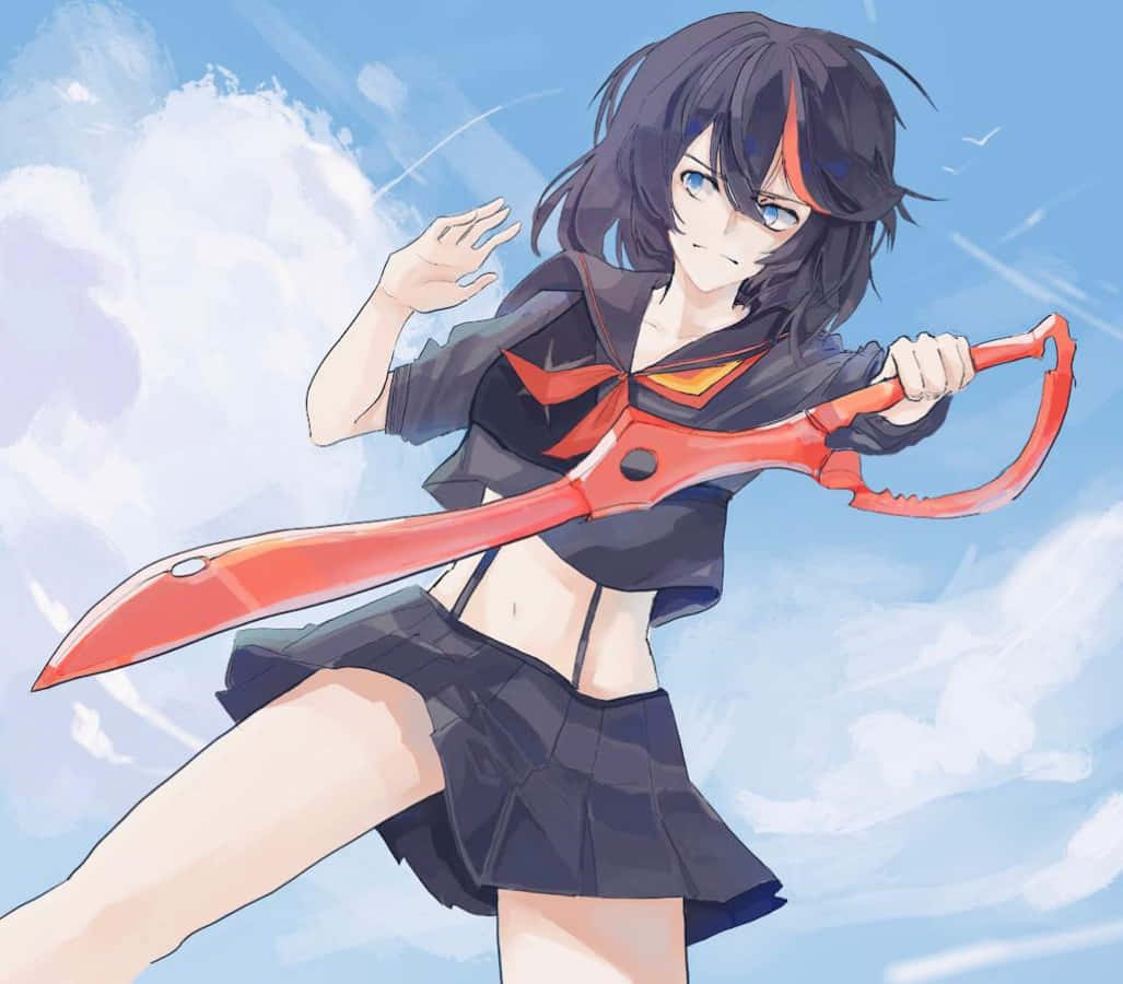 Kill La Kill Senketsu 桌布 壁紙 — 一個決心堅定的動漫女孩穿著黑色校服，在藍天白雲下揮舞著一把巨大的紅色剪刀武器。
