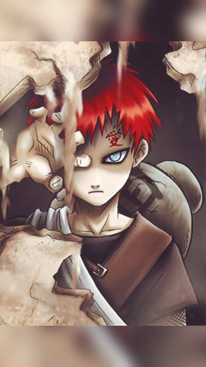 Gaara iPhone 桌布 壁紙 — 一個決心堅定的動漫男孩，紅色刺蝟頭，額頭上有漢字標記，從裂開的地面中出現，藍色眼睛發光。