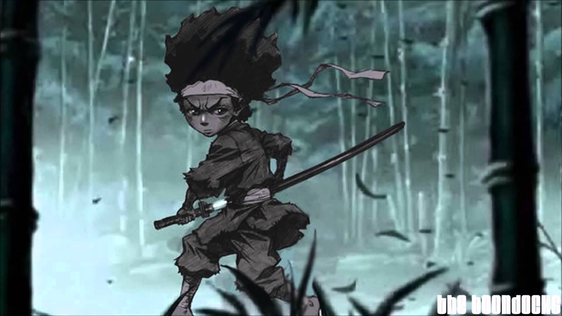 Boondocks 桌布 壁紙 — 一個決心堅定的年輕忍者，頭髮狂野，手持劍，在灰色天空下霧氣瀰漫的竹林中警覺地站著。