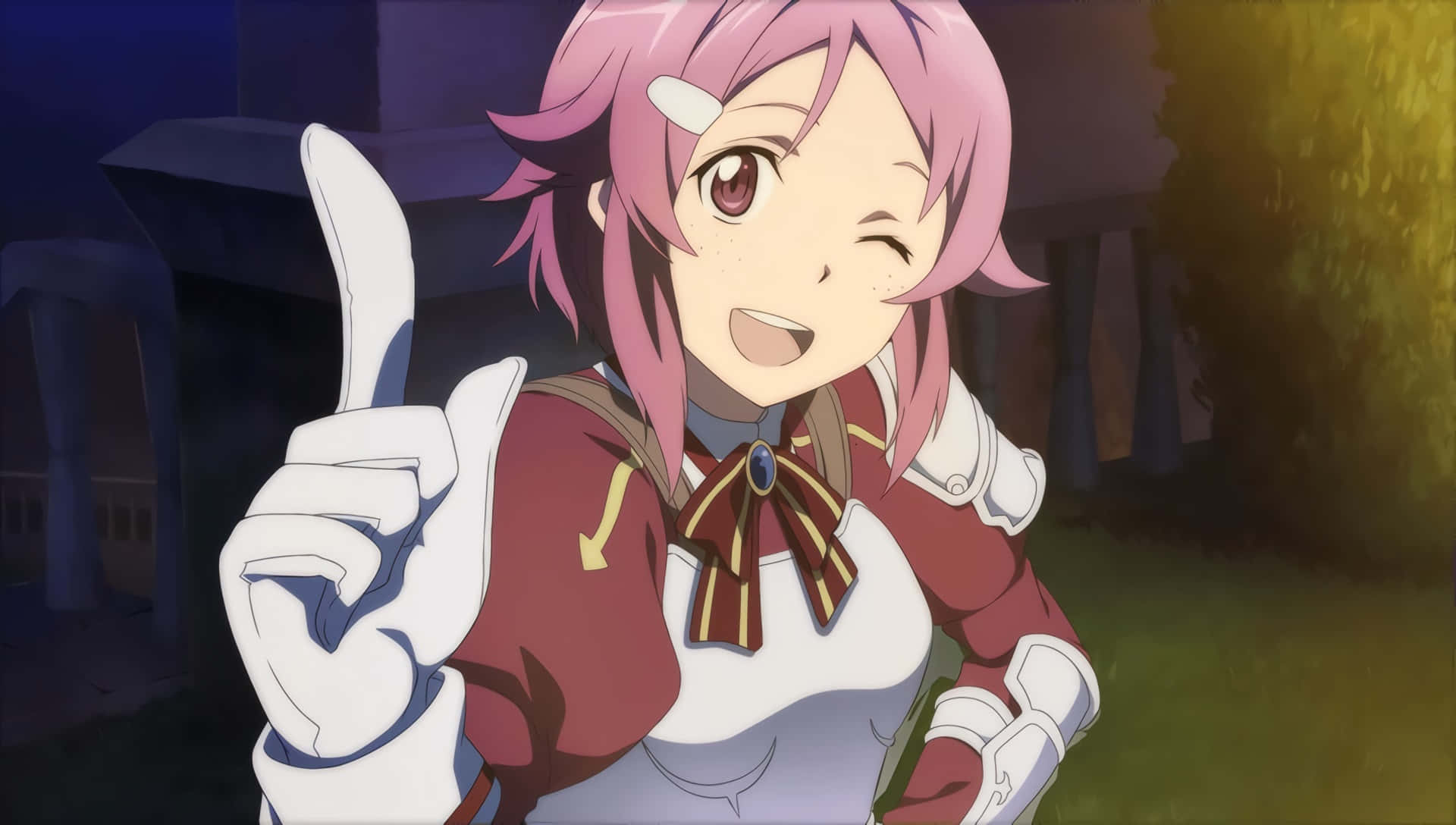 Sword Art Online Lisbeth 桌布 壁紙 — 一個活潑的粉紅色頭髮動漫女孩在溫暖照明的戶外場景中眨眼並向上指。