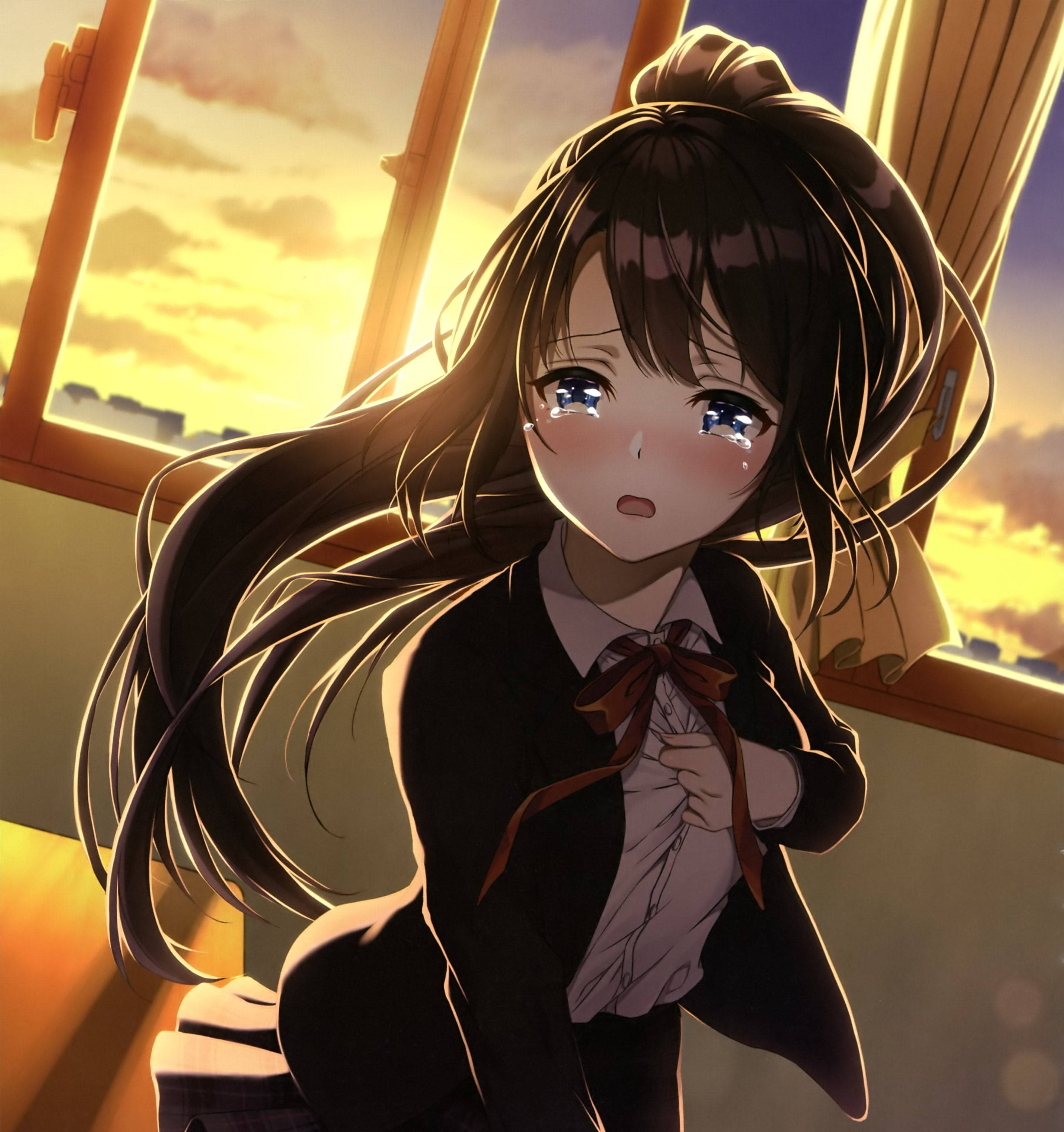 anime girl crying 桌布 壁紙 — 一個流淚的動畫女學生穿著校服，用發光的眼睛凝視窗外金色的夕陽。