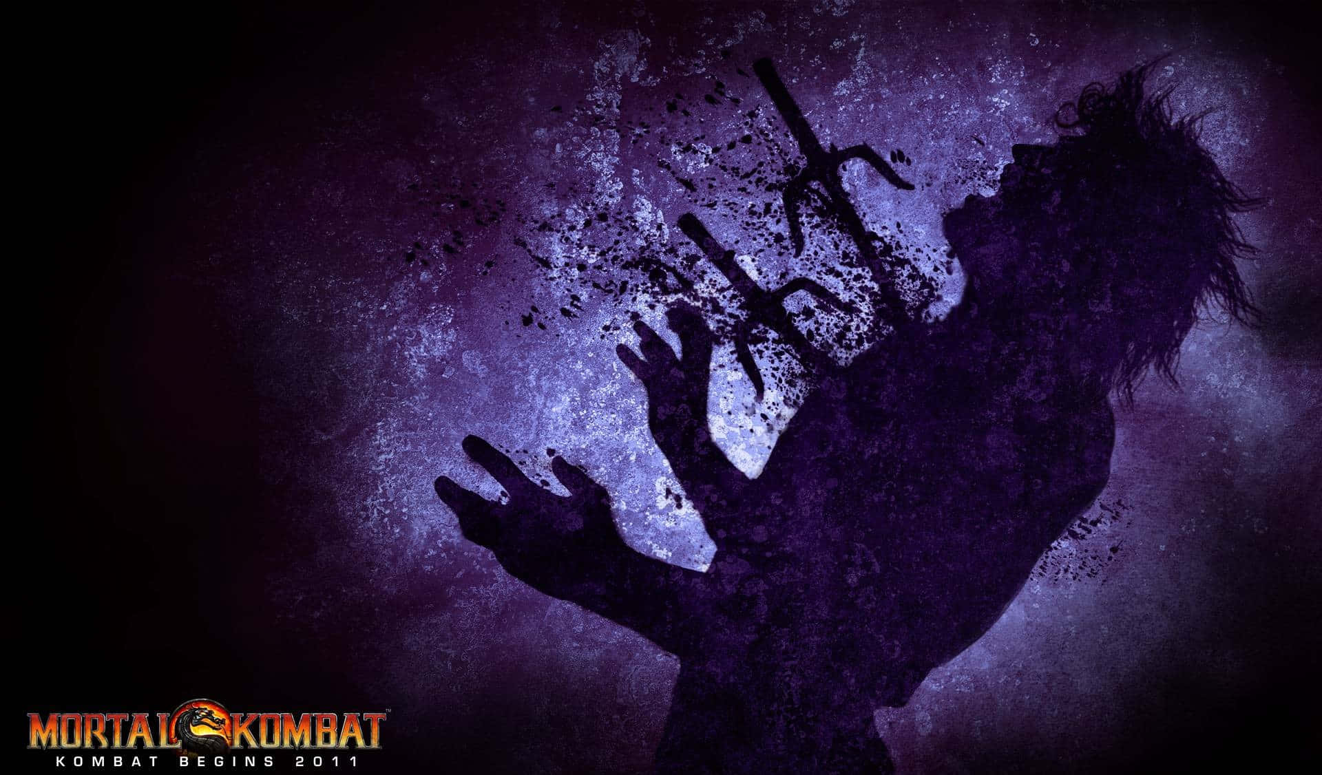 Mortal Kombat Fatality 桌布 壁紙 — 一個深紫色的人物剪影，雙手伸展，背景是粗糙紋理的 Mortal Kombat 標誌。