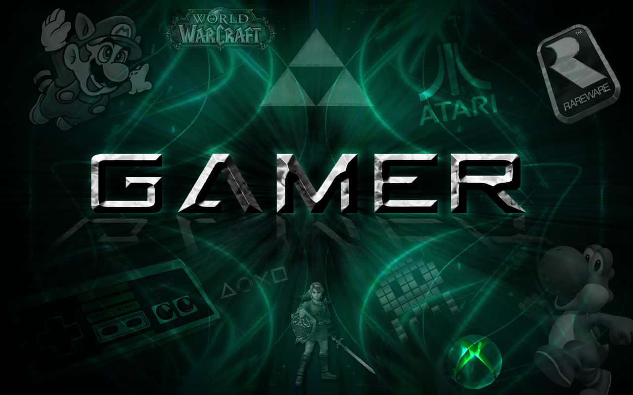 Cool Gaming 桌布 壁紙 — 一個深綠色發光的桌布，上面有「GAMER」這個字，周圍是標誌性的遊戲標誌和角色。