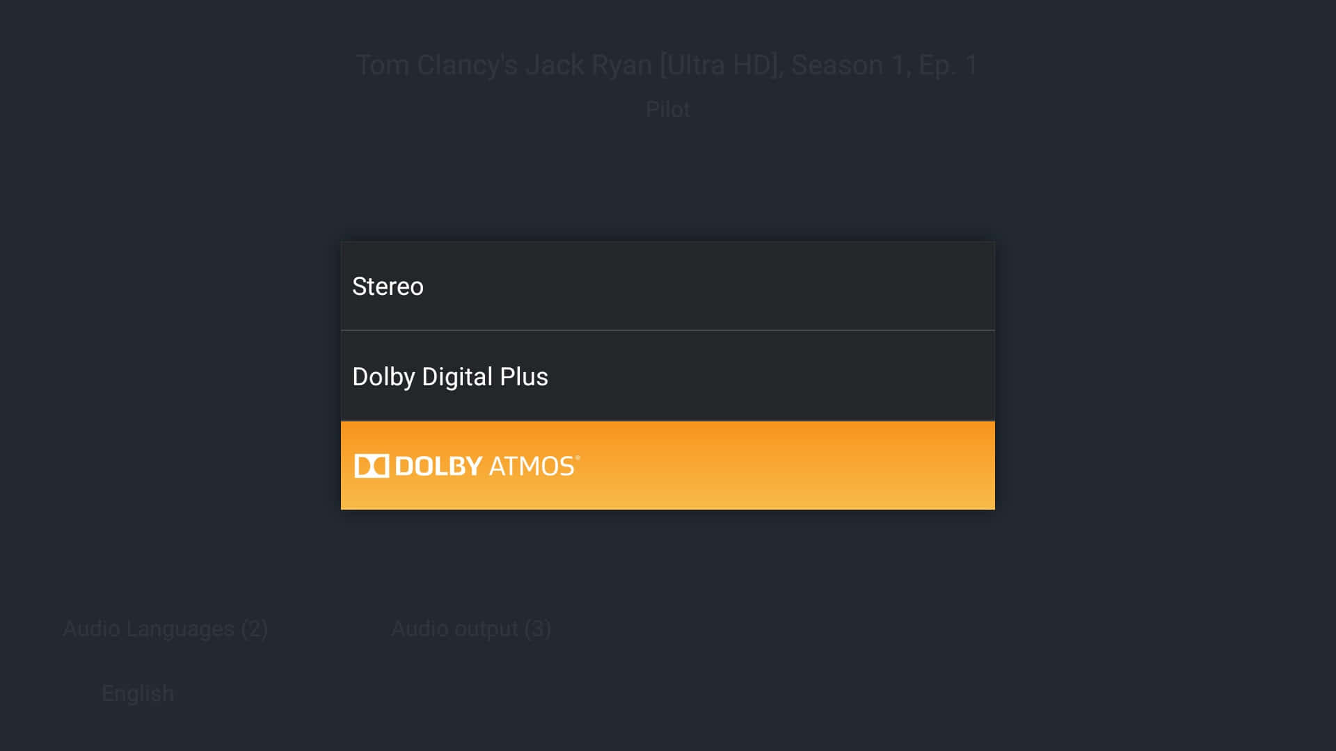 Dolby Digital 桌布 壁紙 — 一個深色介面選單在音訊格式選項中以發光的橙色條突顯 Dolby Atmos。