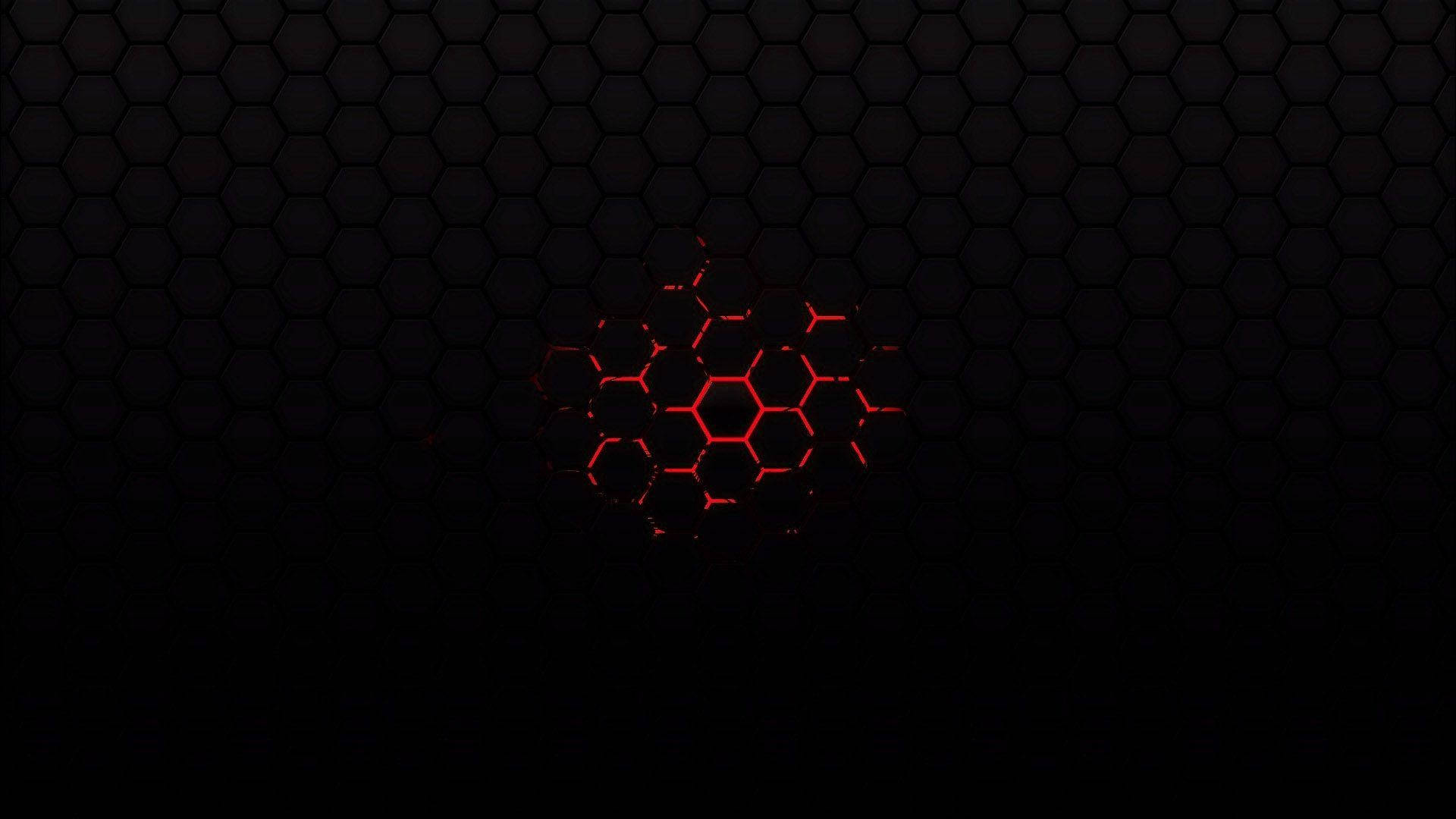 Black Desktop 桌布 壁紙 — 一個深色六邊形網格圖案，中心有一個發光的紅色六邊形集群，營造出未來科技感。