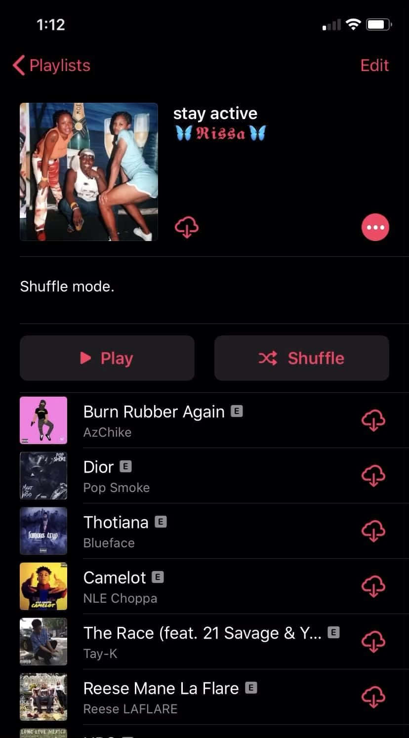 Playlist 桌布 壁紙 — 一個深色手機音樂應用程式畫面，顯示名為「stay active」的播放清單，附有三人的照片和歌曲列表。