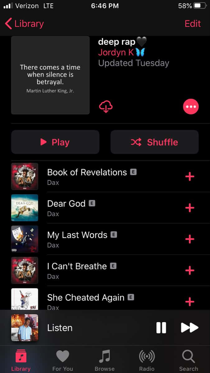 Playlist 桌布 壁紙 — 一個深色手機音樂應用程式畫面，顯示包含 Dax 歌曲和馬丁·路德·金恩引言的播放清單。