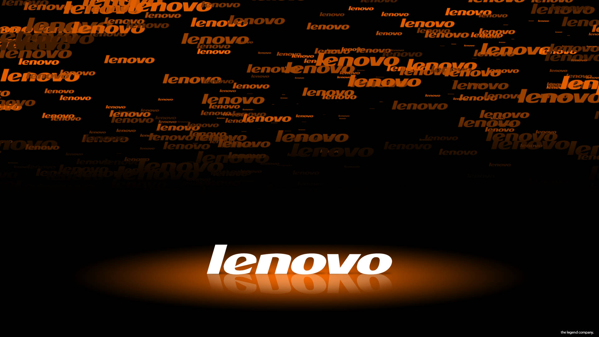 Lenovo標誌在深色背景上發出橙色光芒，帶有重複的標誌。
