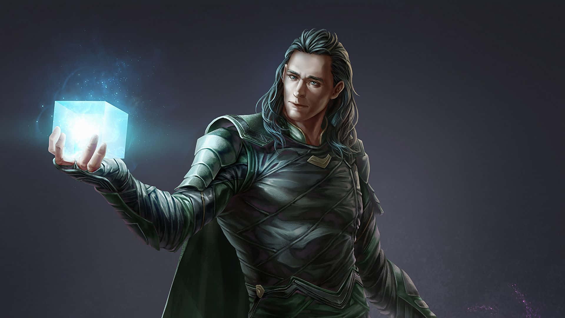 Marvel Loki 桌布 壁紙 — 一個深色頭髮、身穿綠色盔甲的男性角色，在陰暗的宇宙背景下手持一個發光的藍色立方體。