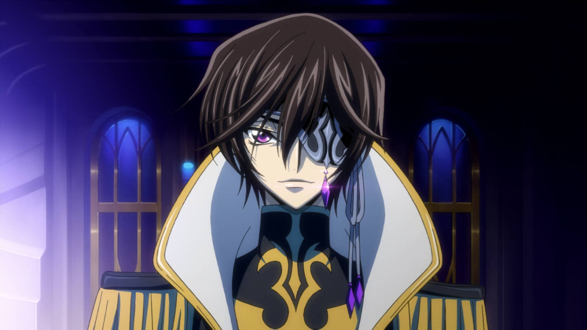 lelouch lamperouge 桌布 壁紙 — 一個深色頭髮的動漫角色，擁有機械眼和紫色寶石點綴，站在一個光線昏暗、帶有拱形窗戶的哥德式房間中。