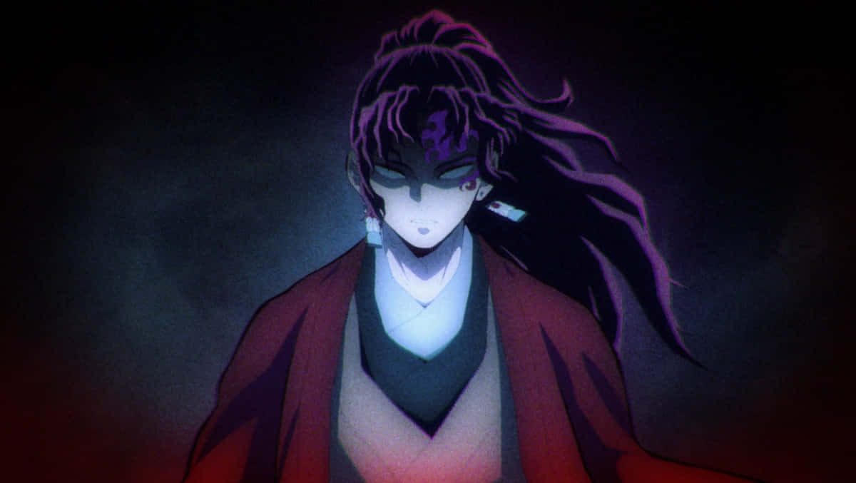 Yoriichi Tsugikuni 桌布 壁紙 — 一個深色頭髮的動漫角色，擁有發光的眼睛和紅色外套，站在陰暗、氣氛濃厚的燈光下。