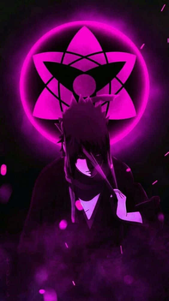 Purple Sasuke 桌布 壁紙 — 一個深色頭髮的動漫角色，擁有發光的紫色眼睛，站在一個散發火花的耀眼粉紅色查克拉符號前，氣氛陰沉。