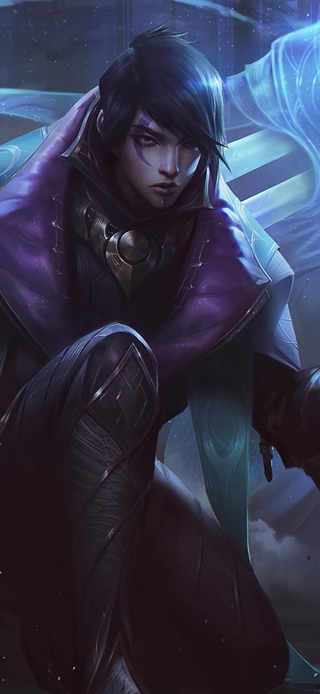 Dark Purple Anime 桌布 壁紙 — 一個深色頭髮的動漫角色穿著紫色斗篷跪著，身後有發光的藍色能量在星際宇宙背景下旋轉。