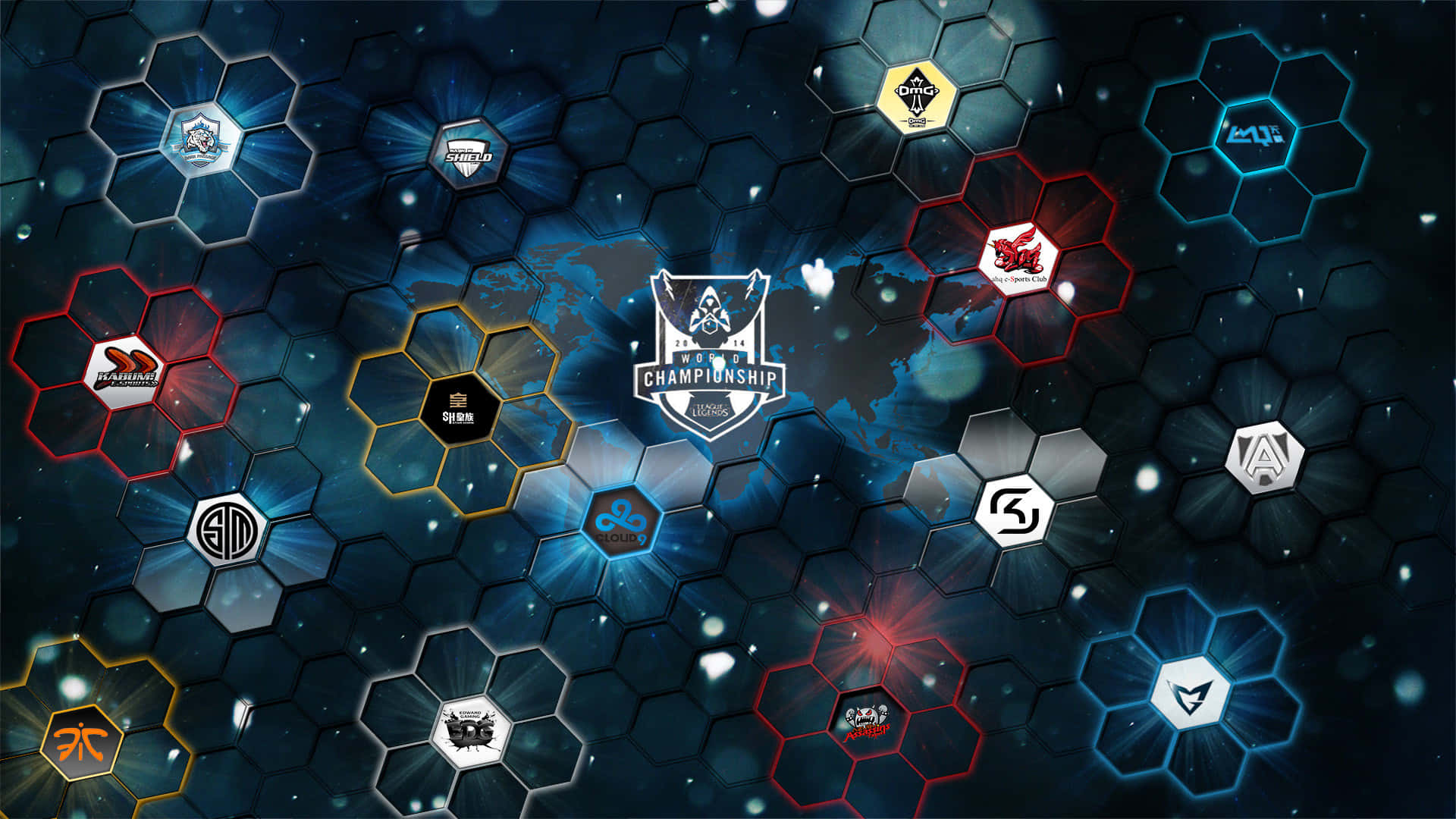 1920x1080 League Of Legends 桌布 壁紙 — 一個深藍色六邊形網格地圖，在星光閃爍的數位戰場上閃耀著隊伍標誌和錦標賽徽章。