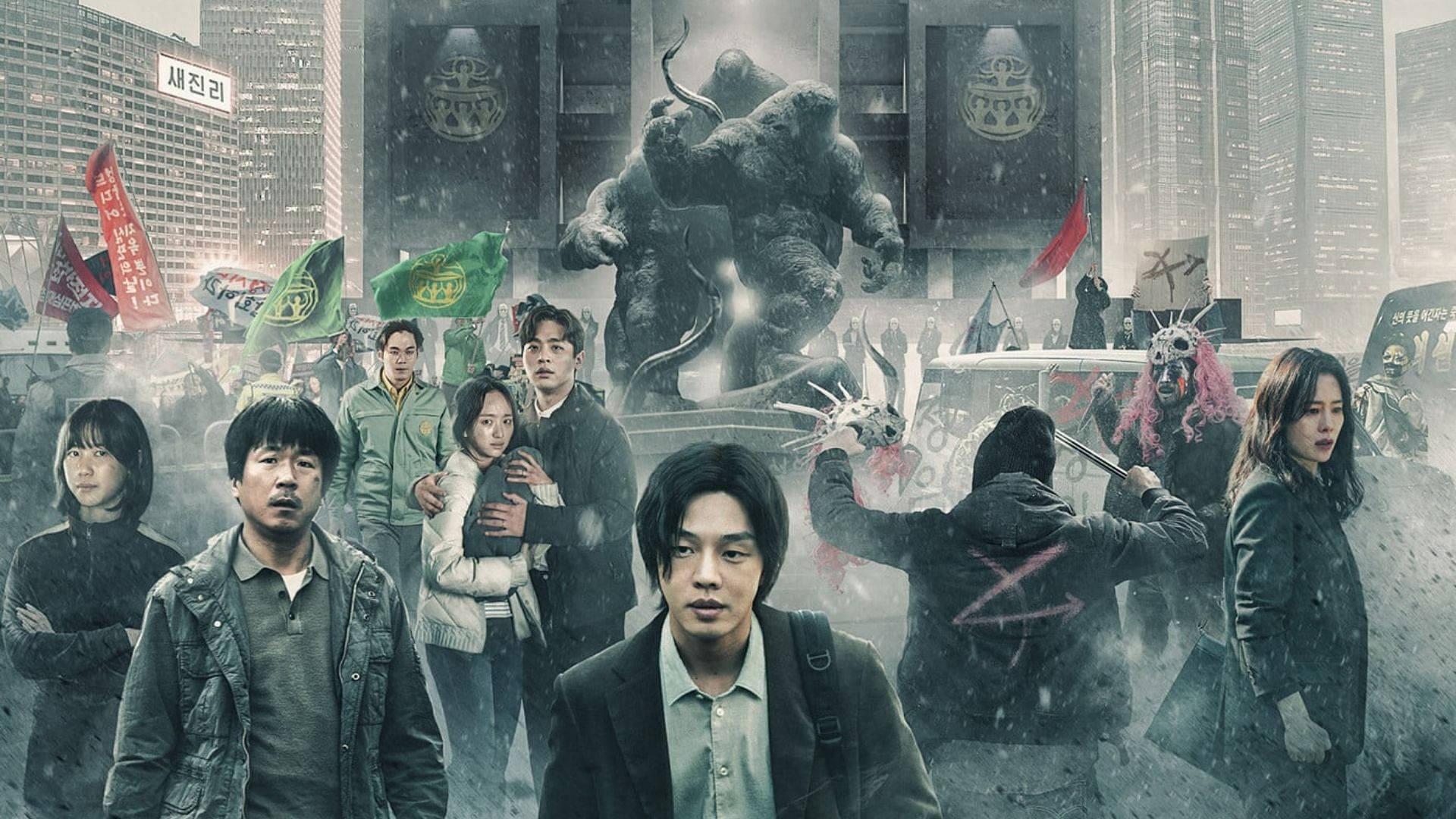 地獄怪客 桌布 壁紙 — 一個混亂的城市抗議場景，人們舉著標語牌，一個怪獸在雪城的高樓大廈上空盤旋。
