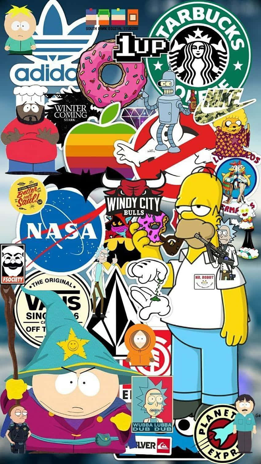 Dope Simpsons 桌布 壁紙 — 一個混亂的拼貼畫，包含流行文化圖標、標誌和卡通角色，如荷馬·辛普森和南方公園角色，疊加在深藍色背景上。