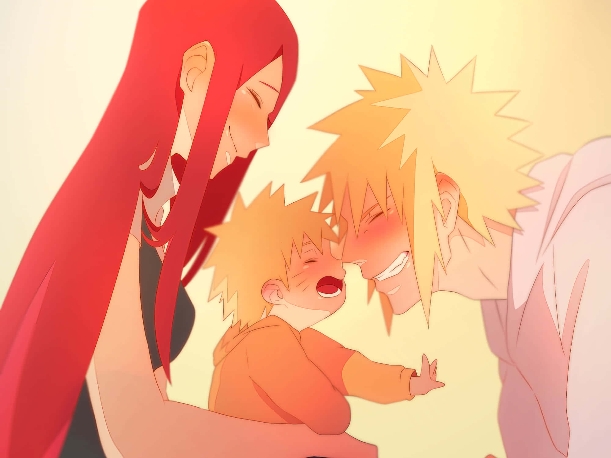 Kushina Uzumaki 桌布 壁紙 — 一個溫暖的動漫場景，紅髮女人抱著一個大笑的孩子，金髮男人在他們旁邊微笑。