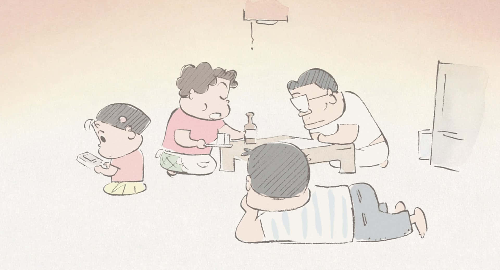 My Neighbors The Yamadas 桌布 壁紙 — 一個溫暖的插圖家庭場景，四位家庭成員圍坐在光線柔和的房間裡的矮桌旁。