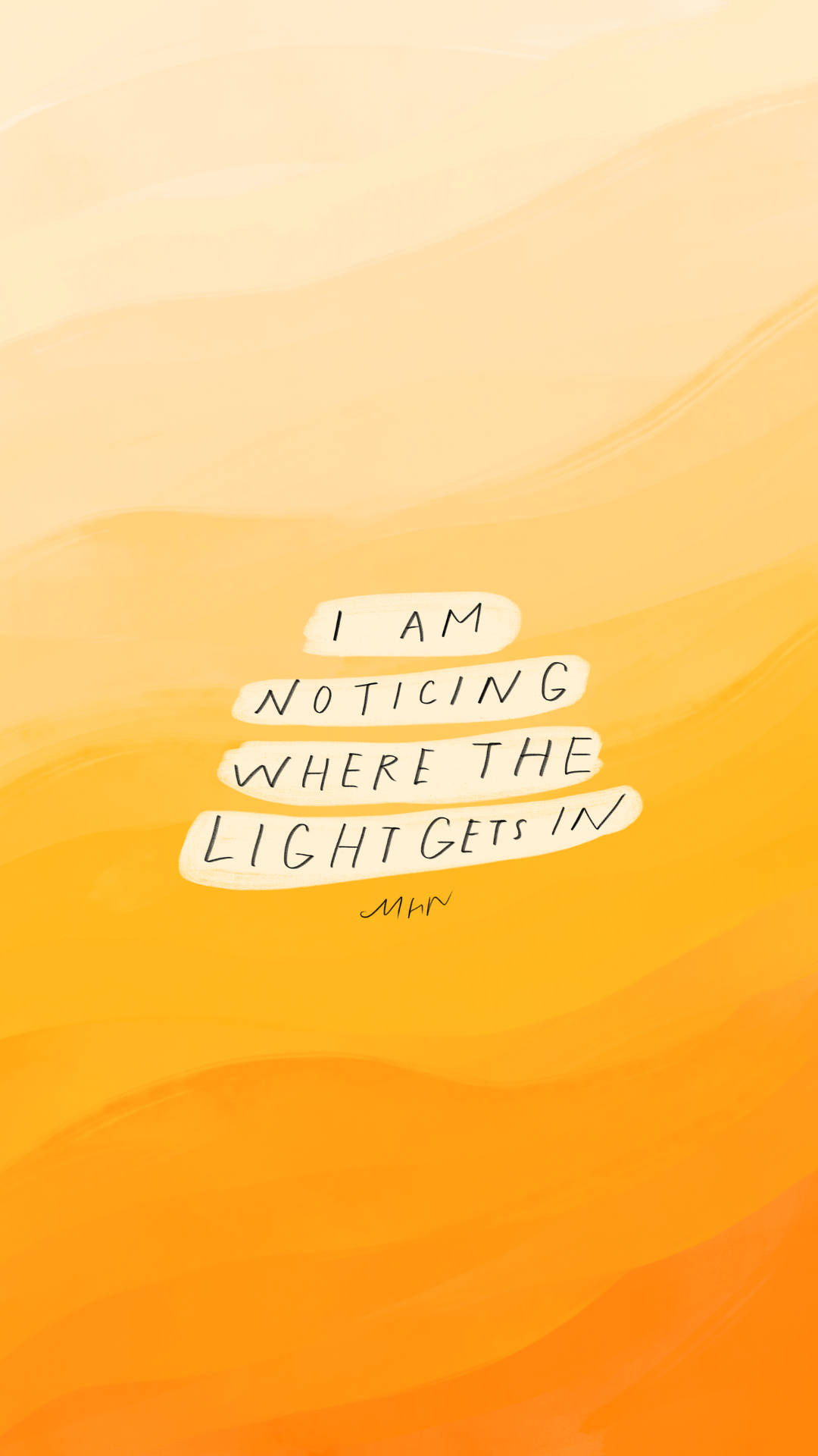 語錄 桌布 壁紙 — 一個溫暖的漸變背景，上面有手寫文字「I AM NOTICING WHERE THE LIGHT GETS IN」，以柔和的白色形狀呈現。