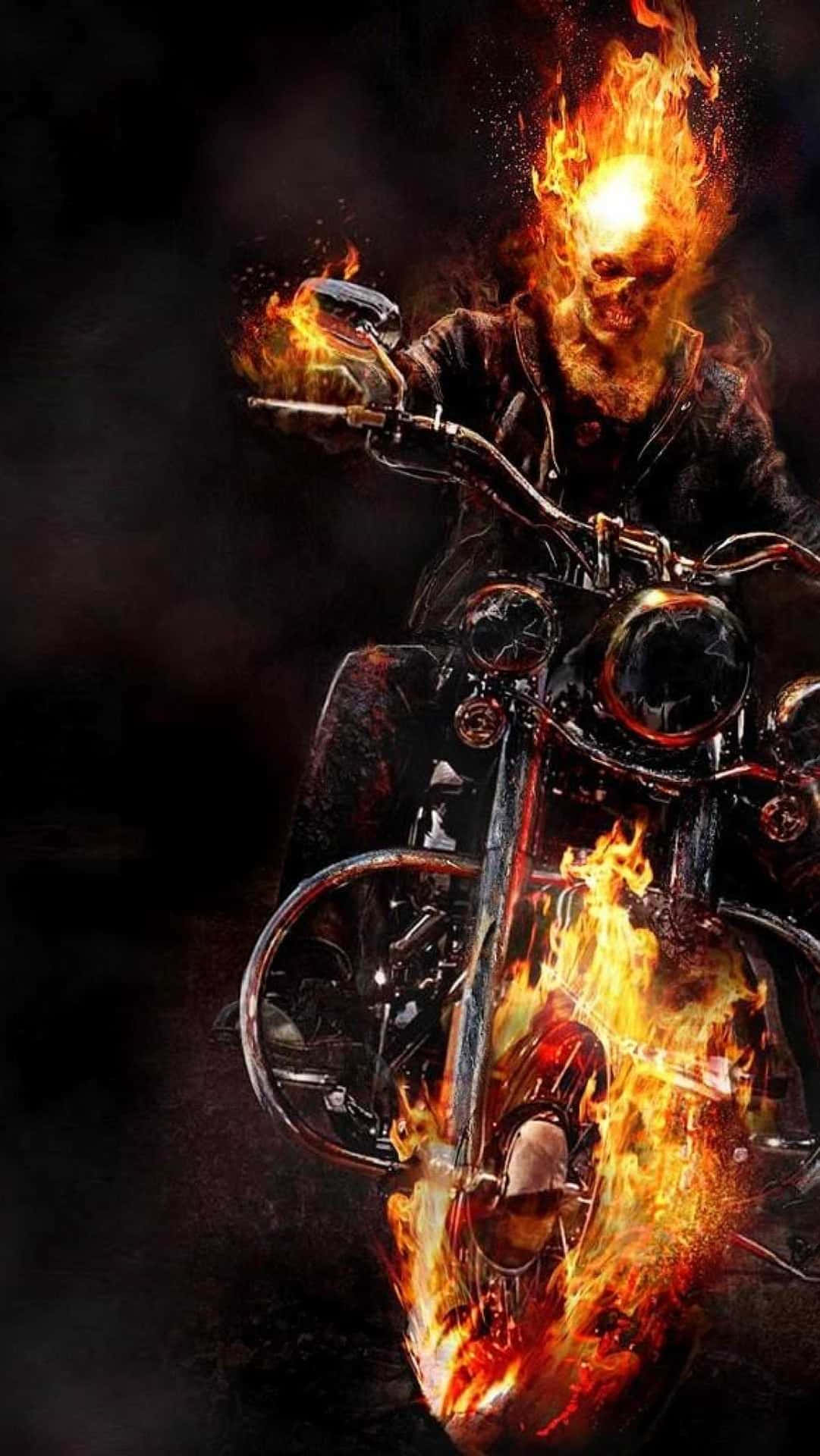 Ghost Rider 騎著燃燒的摩托車，帶有火焰骷髏頭和陰暗煙霧背景。 — 鬼 Rider 壁紙
